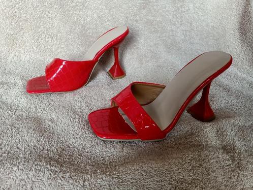 NIEUW Hakken Slipper rood maat 38, Kleding | Dames, Schoenen, Nieuw, Sandalen of Muiltjes, Rood, Ophalen