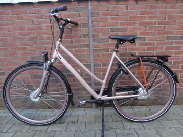 ALS NIEUW! Batavus Dinsdag dames 53 cm. met 7 versnellingen beschikbaar voor biedingen