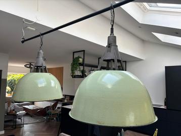 2 Industriele (mint)groene hanglampen te koop beschikbaar voor biedingen