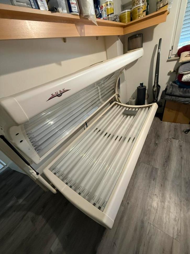 Zonnebank RUBY HAPRO, Witgoed en Apparatuur, Zonnebanken en Gezichtsbruiners, Zo goed als nieuw, Zonnebank dubbelzijdig, 15 lampen of meer