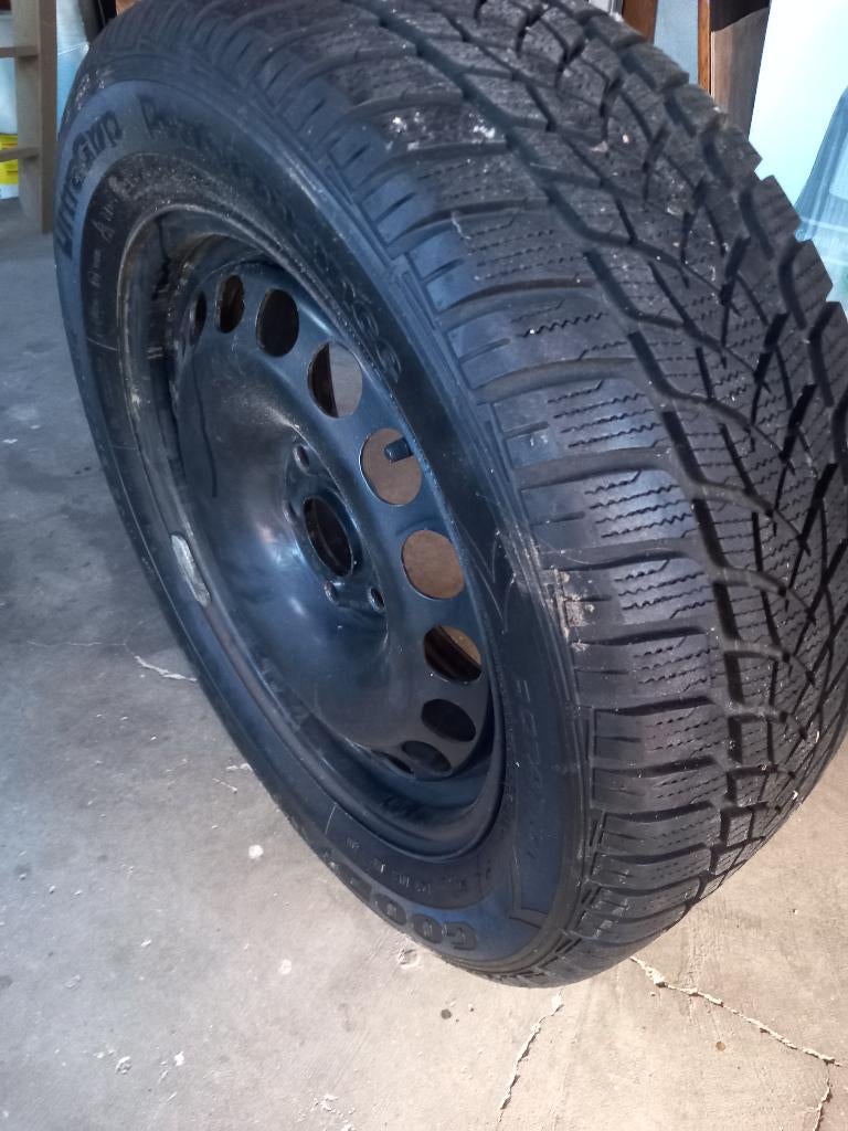 wielenset met winterbanden, Ophalen, Zo goed als nieuw