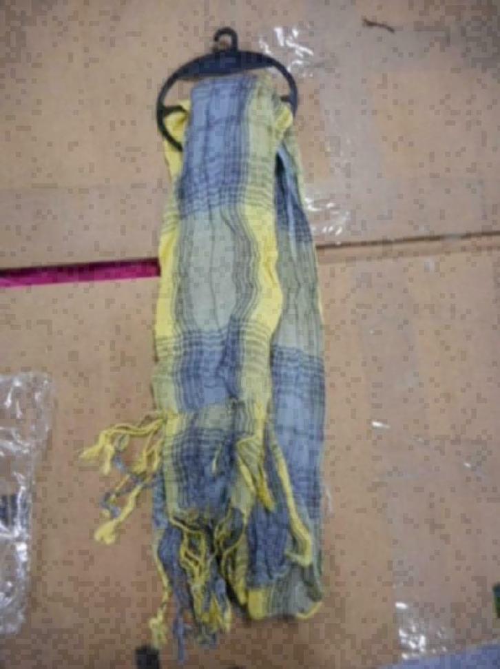 Partij Sjaals 50 stuks Total Dutch pandjeshuis harlingen, Kleding | Dames, Mutsen, Sjaals en Handschoenen, Nieuw, Sjaal, Maat 38/40 (M)