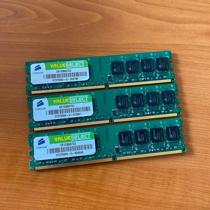 Corsair 3GB PC2 5300U DDR2 ( 3x 1GB ), Computers en Software, RAM geheugen, Gebruikt, Desktop, 4 GB, DDR2, Ophalen of Verzenden