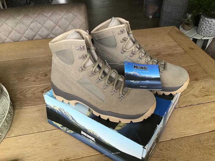 Meindl,  half hoge wandelschoenen maat 42 ( Absoluut nieuw), Sport en Fitness, Bergsport en Wandelen, Nieuw, Schoenen, Ophalen of Verzenden