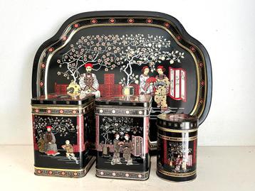 Vintage dienblad met blikken in Chinees decor Geisha's beschikbaar voor biedingen