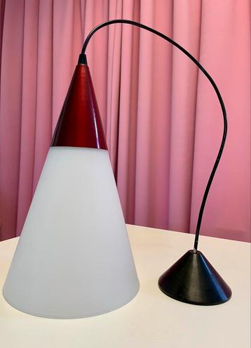 Vintage hanglamp melkglas en bordeaurode uiteinde beschikbaar voor biedingen