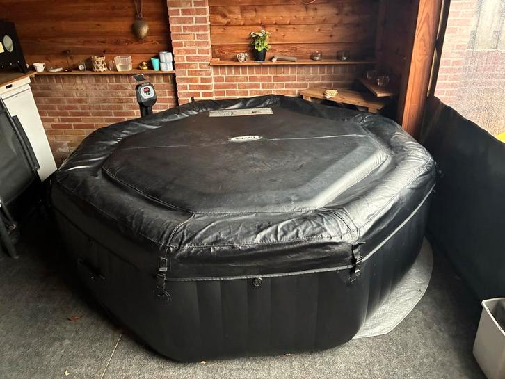 Intex Pure Spa Jet & Bubble Deluxe - 6 persoons met extra, Tuin en Terras, Bubbelbaden en Hottubs, Gebruikt, Opblaasbaar, Afdekzeil