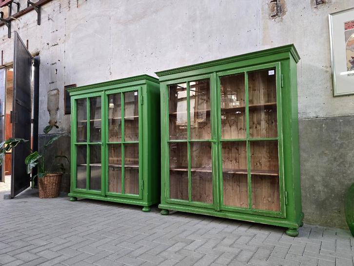 Vintage Houten Vitrinekast Groen | Half Hoge Vitrine Kast, Huis en Inrichting, Kasten | Vitrinekasten, Gebruikt, 150 tot 200 cm