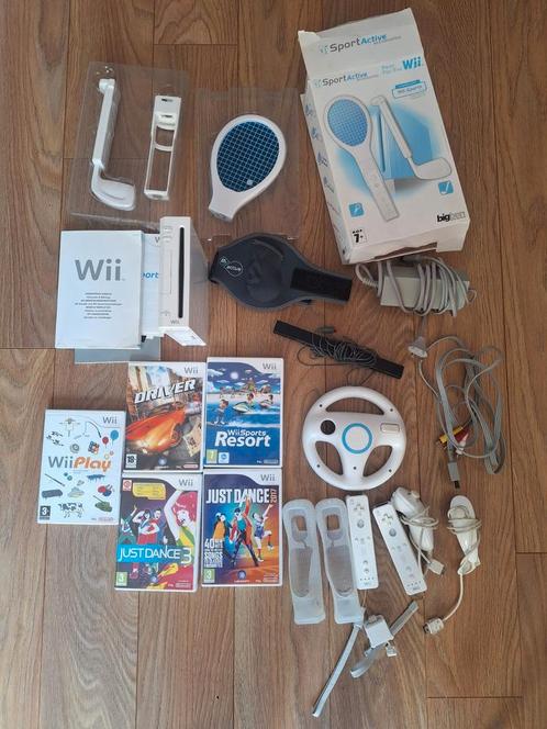 Nintendo Wii met 5 games, 2 controllers en accessoires, Spelcomputers en Games, Spelcomputers | Nintendo Wii, Zo goed als nieuw