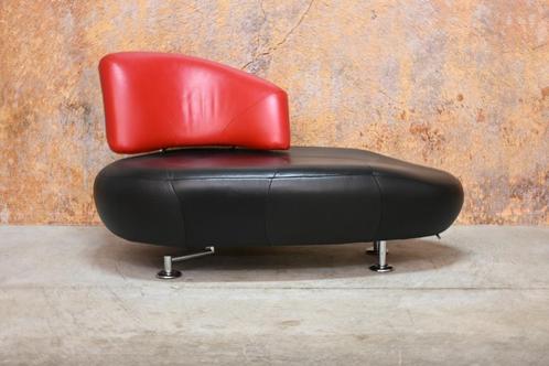 ZGANieuw! zwart rode leren Leolux Kikko design chaise longue, Huis en Inrichting, Banken | Sofa's en Chaises Longues, Zo goed als nieuw