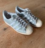 Adidas Superstar, maat 39 1/3, kleur: grijs met creme en wit, Kleding | Dames, Schoenen, Adidas, Ophalen of Verzenden, Sneakers of Gympen