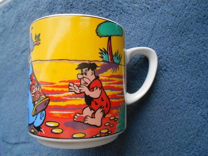Flintstones beker 1977, Huis en Inrichting, Keuken | Servies, Gebruikt, Overige typen, Overige stijlen, Porselein, Ophalen