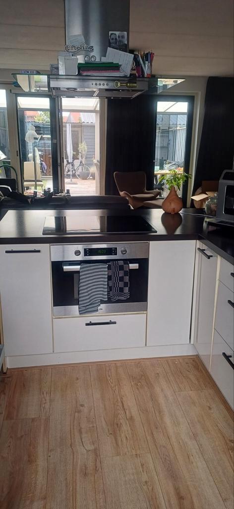 Complete keuken met inductie kookplaat., Huis en Inrichting, Keuken | Complete keukens, Gebruikt, Overige kleuren, Hoogglans of Gelakt