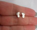 Zilveren oorknoppen voetjes nr.498, Sieraden, Tassen en Uiterlijk, Verzenden, Zo goed als nieuw, Knopjes of Stekers, Zilver