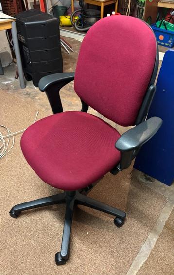 Bureaustoelen beschikbaar voor biedingen