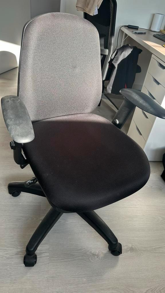 Gebruikte Bureaustoel - Verstelbaar, Huis en Inrichting, Bureaustoelen, Gebruikt, Bureaustoel, Grijs, Ergonomisch, Ophalen