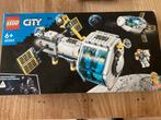 Lego City 60349 ruimtestation, Ophalen of Verzenden, Zo goed als nieuw, Complete set, Lego