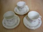 3 Kop en schotels met roosjes motief., Ophalen of Verzenden, Zo goed als nieuw, Kop(pen) en/of Schotel(s)