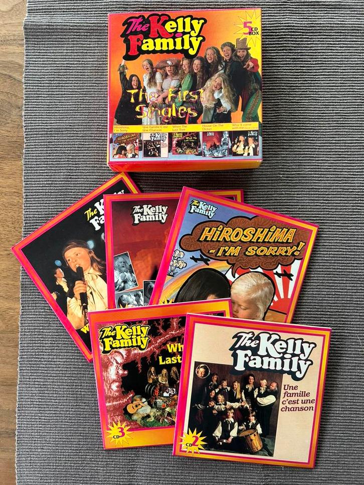 Kelly Family - the first singles - 5 cd box, Cd's en Dvd's, Cd Singles, Zo goed als nieuw, Pop, 2 t/m 5 singles, Maxi-single, Ophalen of Verzenden