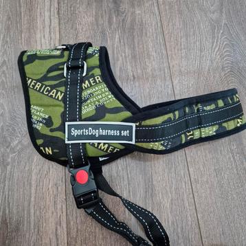 Honden tuigje met stoere groene print, maat S of L nieuw in  beschikbaar voor biedingen
