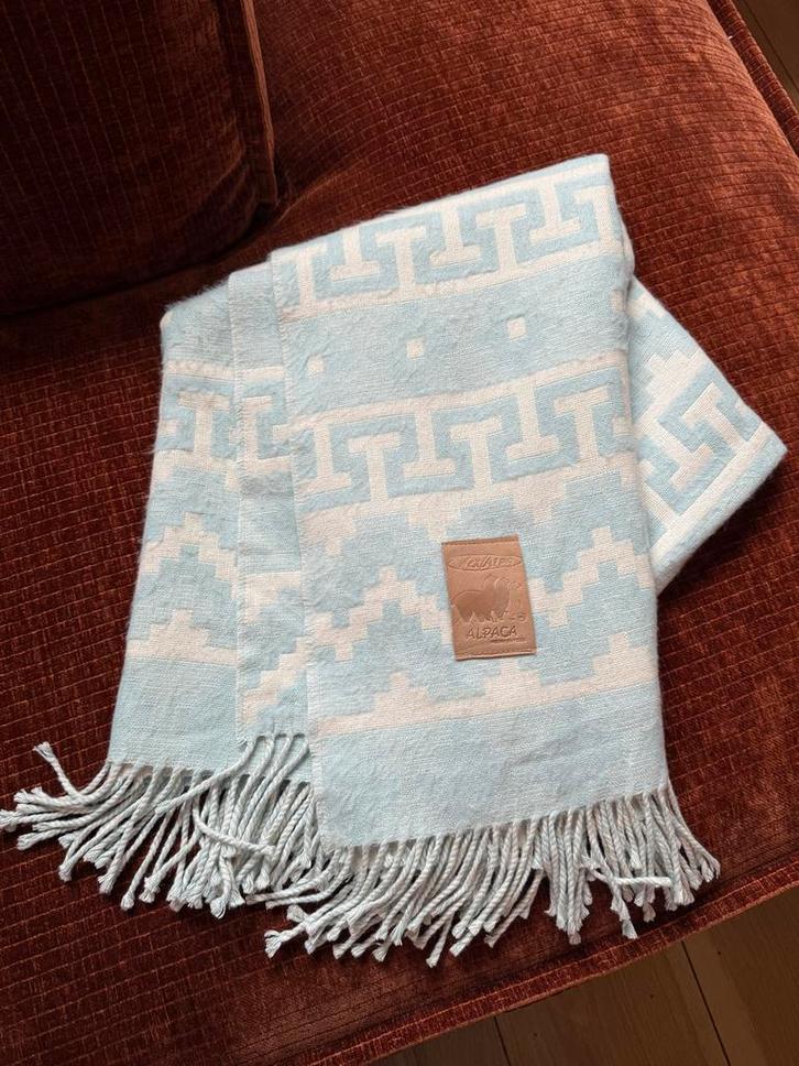 Blauw creme kleurige alpaca woondeken uit Peru, Huis en Inrichting, Woonaccessoires | Plaids en Woondekens, Nieuw, Ophalen of Verzenden