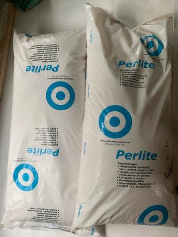 2 Zakken Perlite Isolatie - Nieuw beschikbaar voor biedingen
