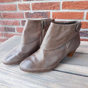 Weinig gedragen leren Clarks enkellaarsjes (maat 40) beschikbaar voor biedingen