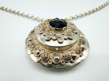 Zilveren jasseronketting met hanger, J. van den Berg, Kampen beschikbaar voor biedingen