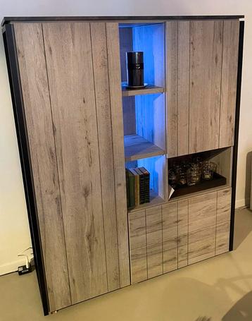 Industriële Set beschikbaar voor biedingen