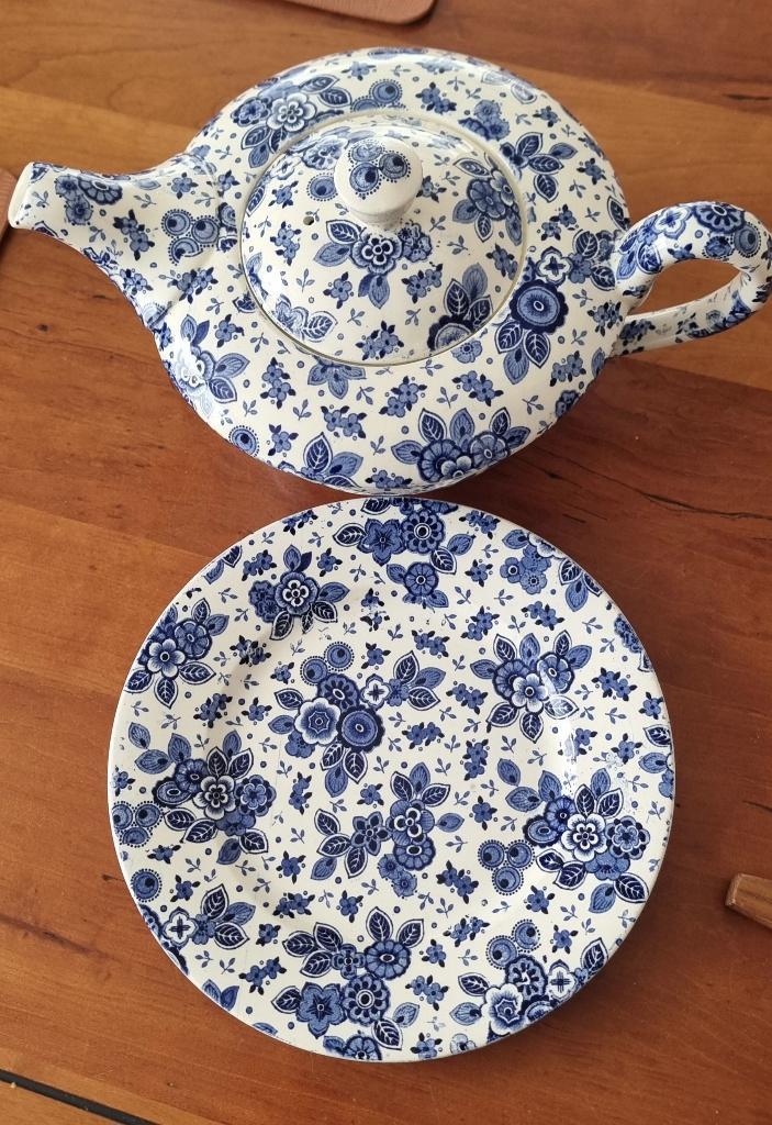 Beatrix blauw Societe Ceramique Theepot en bord, puntgaaf, Antiek en Kunst, Antiek | Keramiek en Aardewerk, Verzenden