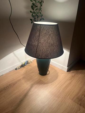 Lamp met stoffen kap beschikbaar voor biedingen