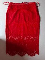 Rode kanten gevoerde rok. Maat: 38. River Island., Ophalen of Verzenden, Zo goed als nieuw, Maat 38/40 (M), Rood
