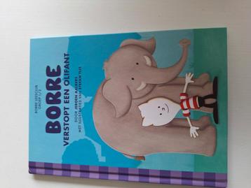 Borre verstopt een olifant beschikbaar voor biedingen