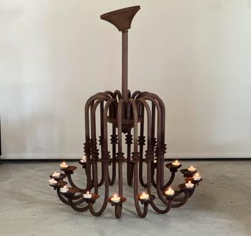 Antieke “kasteel” kroonluchter beschikbaar voor biedingen