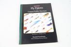 Fly patterns of umpqua feather merchants - Randall Kauf 486, Watersport en Boten, Hengelsport | Vliegvissen, Overige typen, Gebruikt