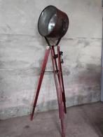 Oude vintage industriele driepoot zoeklicht vloerlamp sche, Ophalen, N, N, 150 tot 200 cm