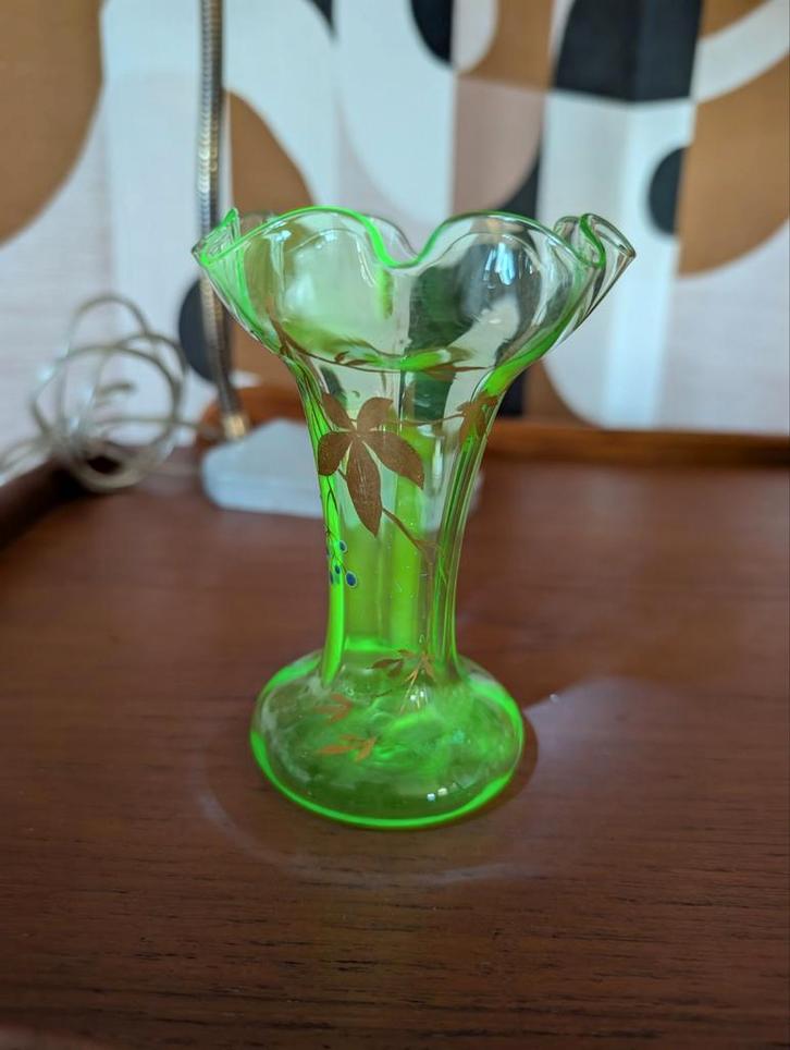 Uniek Uraniumglas Vaasje – Handbeschilderd Vintage Stuk, Antiek en Kunst, Antiek | Glas en Kristal, Ophalen of Verzenden