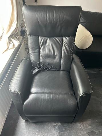 Zwarte Relaxfauteuil beschikbaar voor biedingen
