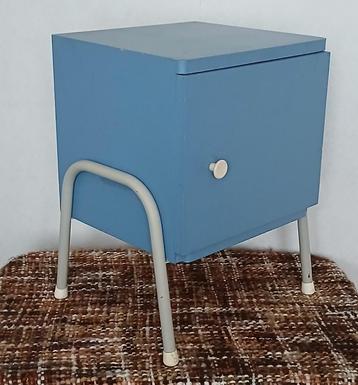 Kastje vintage ( 1950 / 1960 ) beschikbaar voor biedingen