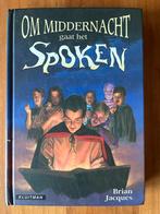 Brian Jacques - Om middernacht gaat het spoken (Nieuw), Boeken, Ophalen of Verzenden, Zo goed als nieuw, Brian Jacques, Fictie algemeen