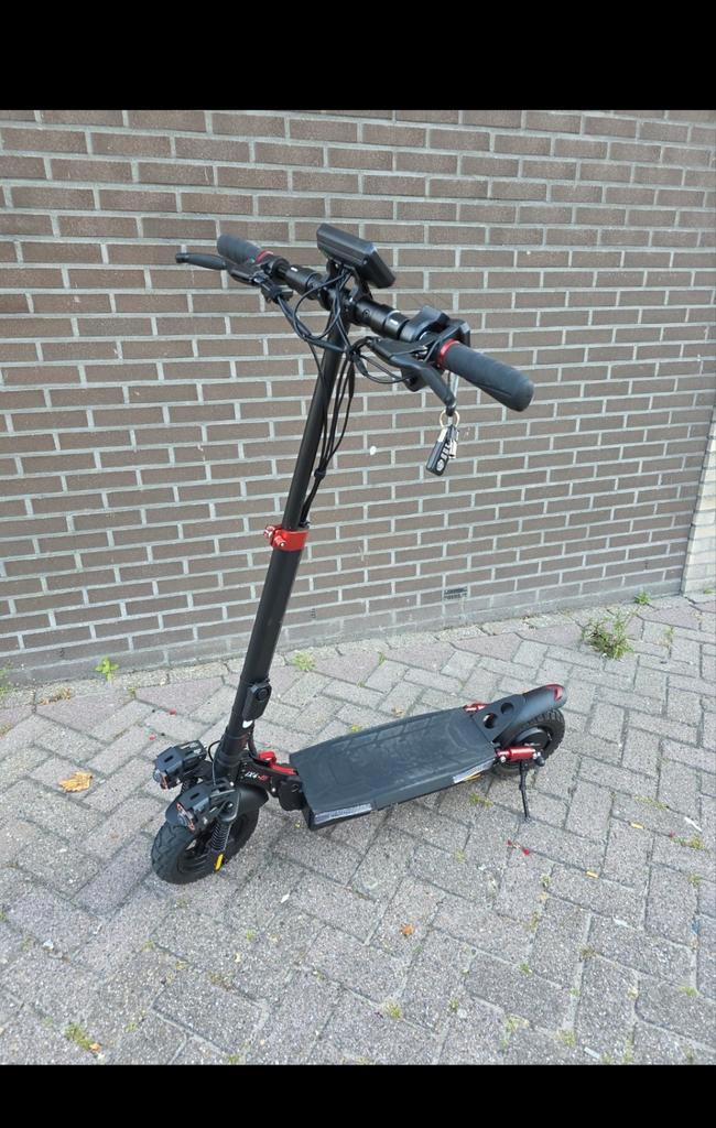 Snelle elektrische step iScooter IX4 in nette staat, Fietsen en Brommers, Steps, Zo goed als nieuw, Elektrische step (E-scooter)