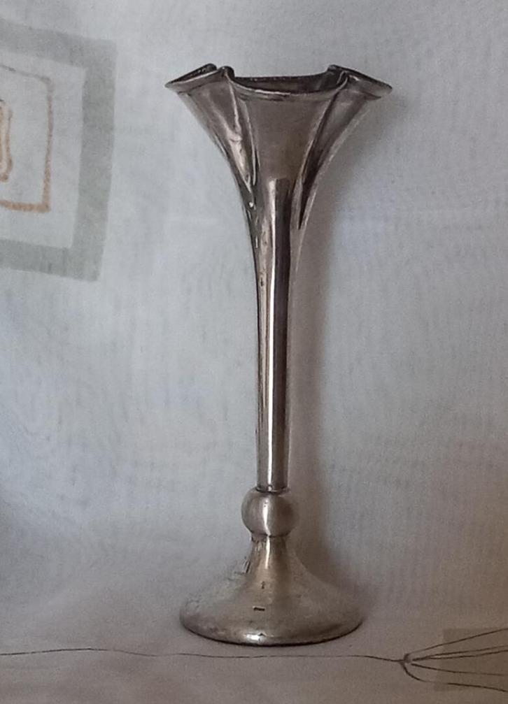 Antiek zilveren  vaasje (J.M. van Kempen & Zonen), Antiek en Kunst, Antiek | Goud en Zilver, Zilver, Verzenden
