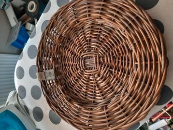 Rotan onderbord  beschikbaar voor biedingen