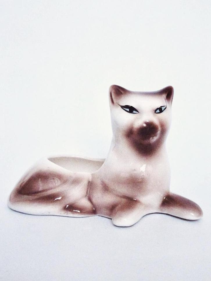 Vintage siamese kat bloempot beeldje beeld katten retro wit, Tuin en Terras, Bloempotten, Gebruikt, Aardewerk, Binnen, Minder dan 40 cm