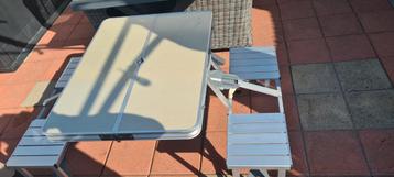 picknick tafel beschikbaar voor biedingen