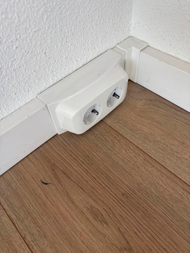 Attema K40 kabelgoot met stopcontacten, Doe-het-zelf en Verbouw, Elektra en Kabels, Gebruikt, Stopcontact, Ophalen