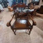 Speciale antieke leuningstoel met gemerkt leren zitting, Ophalen