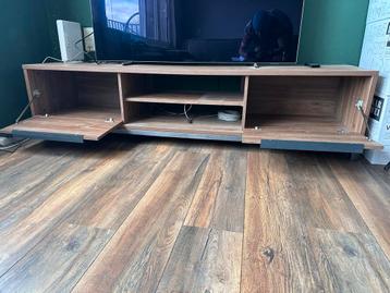 TV Meubel - Matthias Leenbakker beschikbaar voor biedingen