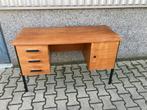 Vintage jaren 60 bureau met teakfineer en stalen poten, Ophalen of Verzenden, Gebruikt, Bureau