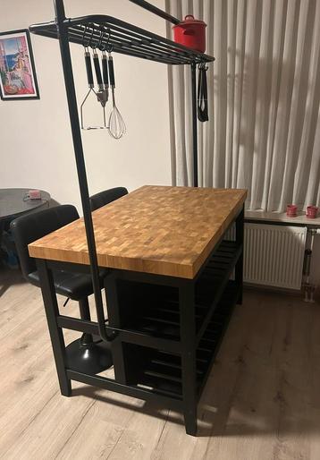 Keukeneiland + rek, inclusief barkrukken